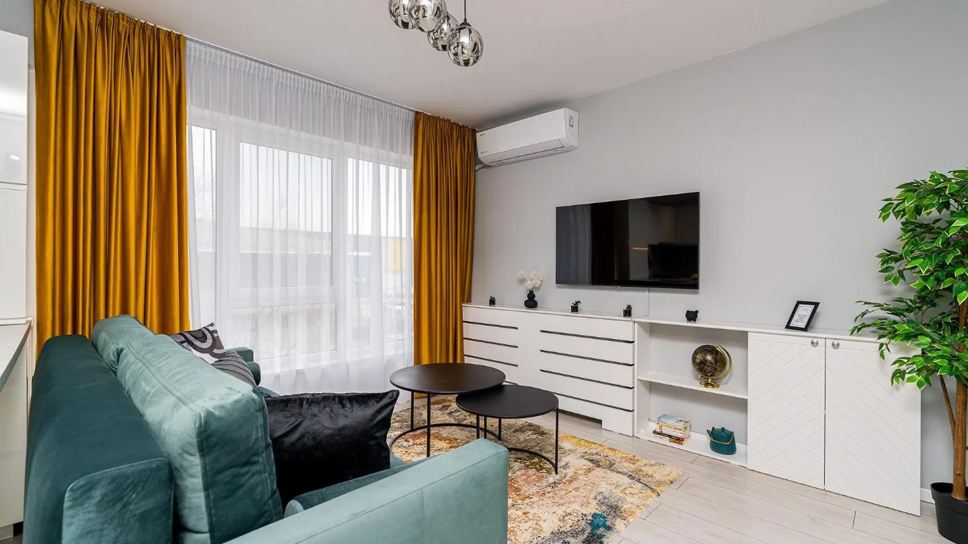 High-End Apartment - Swimming Center, Airport & Therme Spa Otopeni Romania