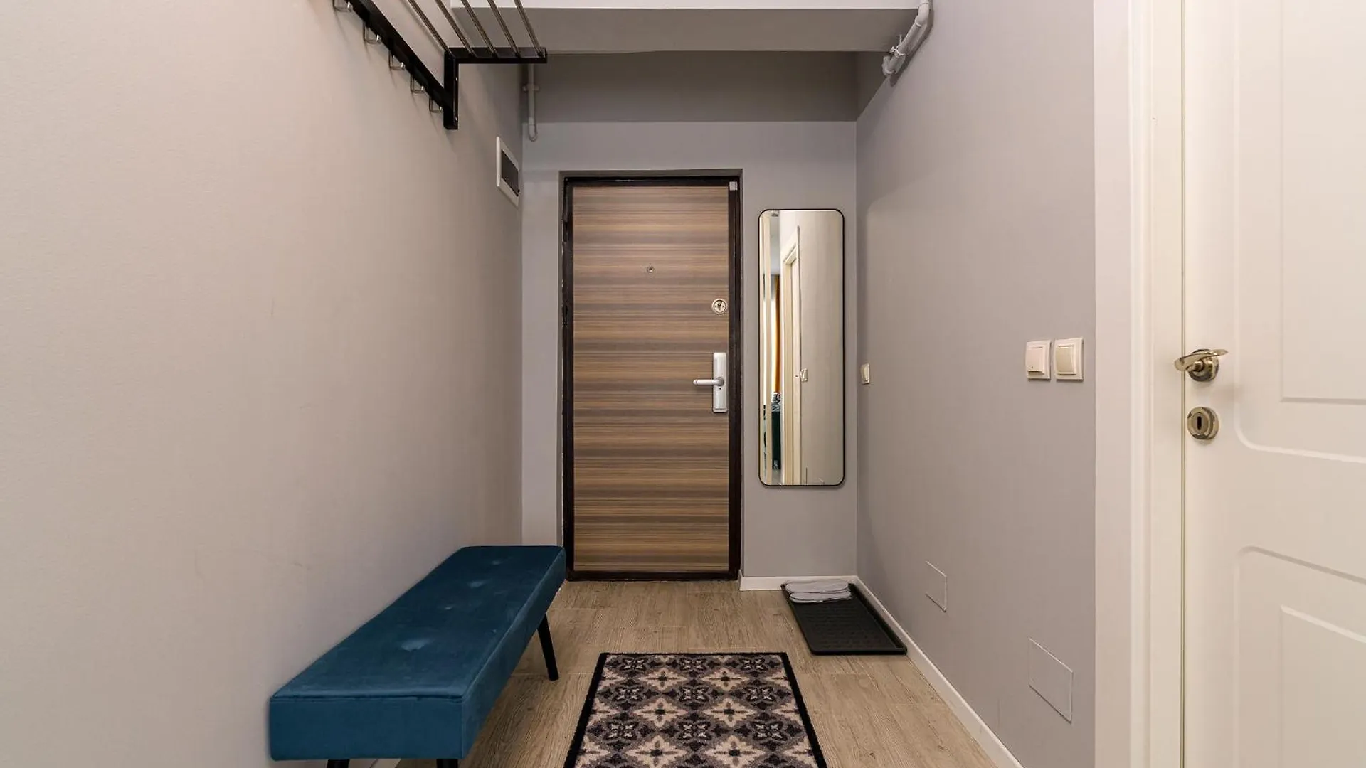 High-End Apartment - Swimming Center, Airport & Therme Spa Otopeni